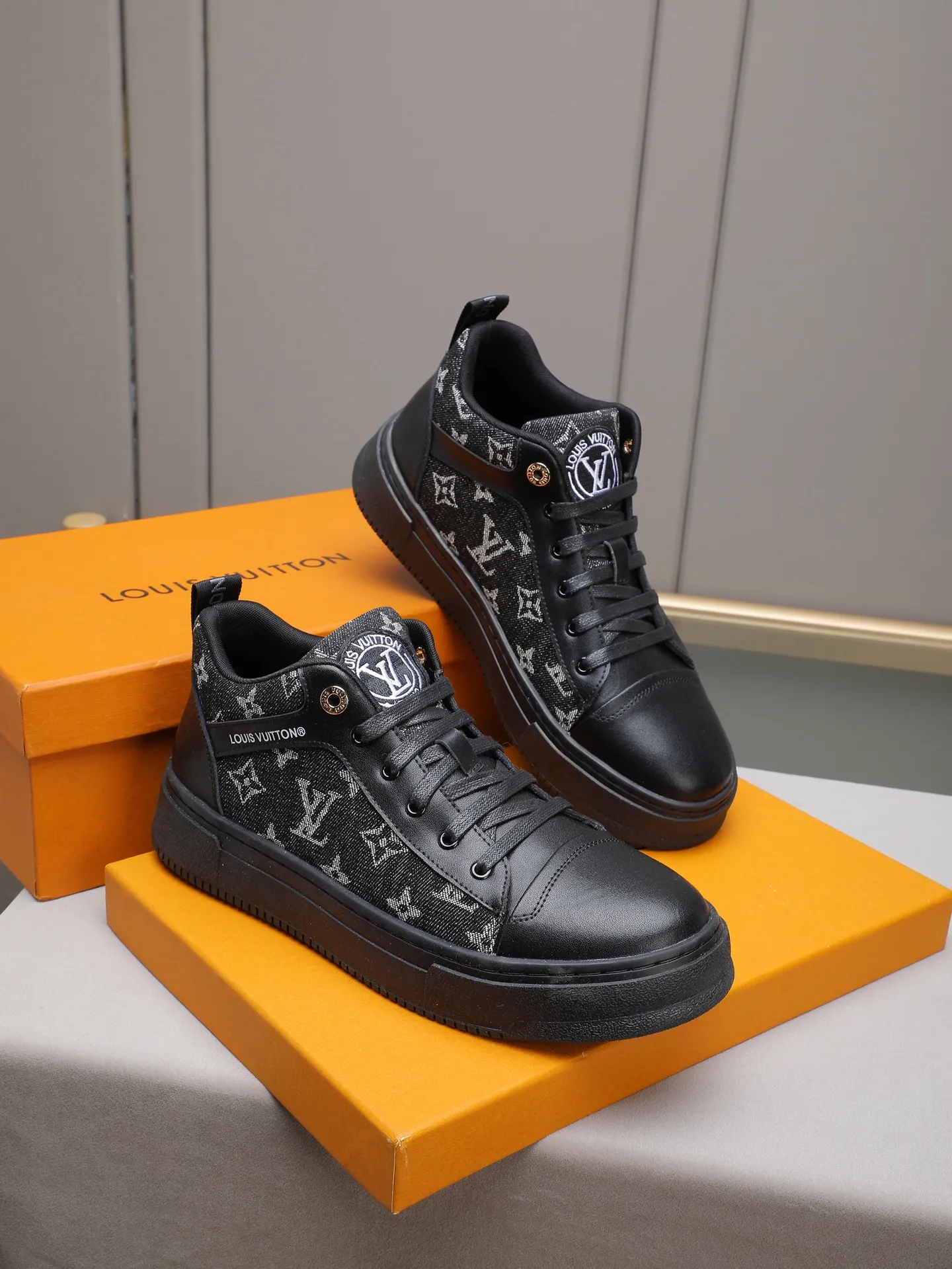 PP420 High Top Men's [LV] High top classic hot style in autumn and winter💝 👣👣Perfect last shape, beautiful design style 💋 💋This winter is no longer cold😢😢Cow leather + LV special material + non-slip and wear-resistant rubber outsole🎩A must-have for trendy men❗Number: 38-44 (45 custom-made) The real thing looks better🎬The real thing looks better👅, two colors to choose from